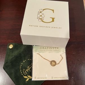 Gratinsta Stainless Steel and Gold Plated flower pendant necklace